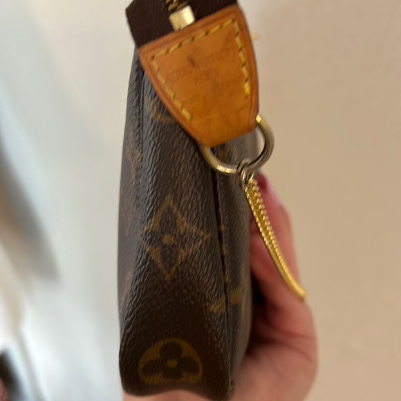 LOUIS VUITTON AUTHENTIC POUCHETTE - Picture 4 of 7